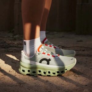 Cloudmonster shoe by OnCloud size 8.5